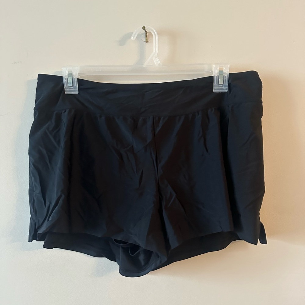 Women’s Ava & Viv black swim shorts 20/22